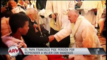 Critican duramente a Papa Francisco por golpear la mano a una feligresa