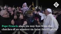Papa Francisco golpea en la mano a mujer que lo jaloneo
