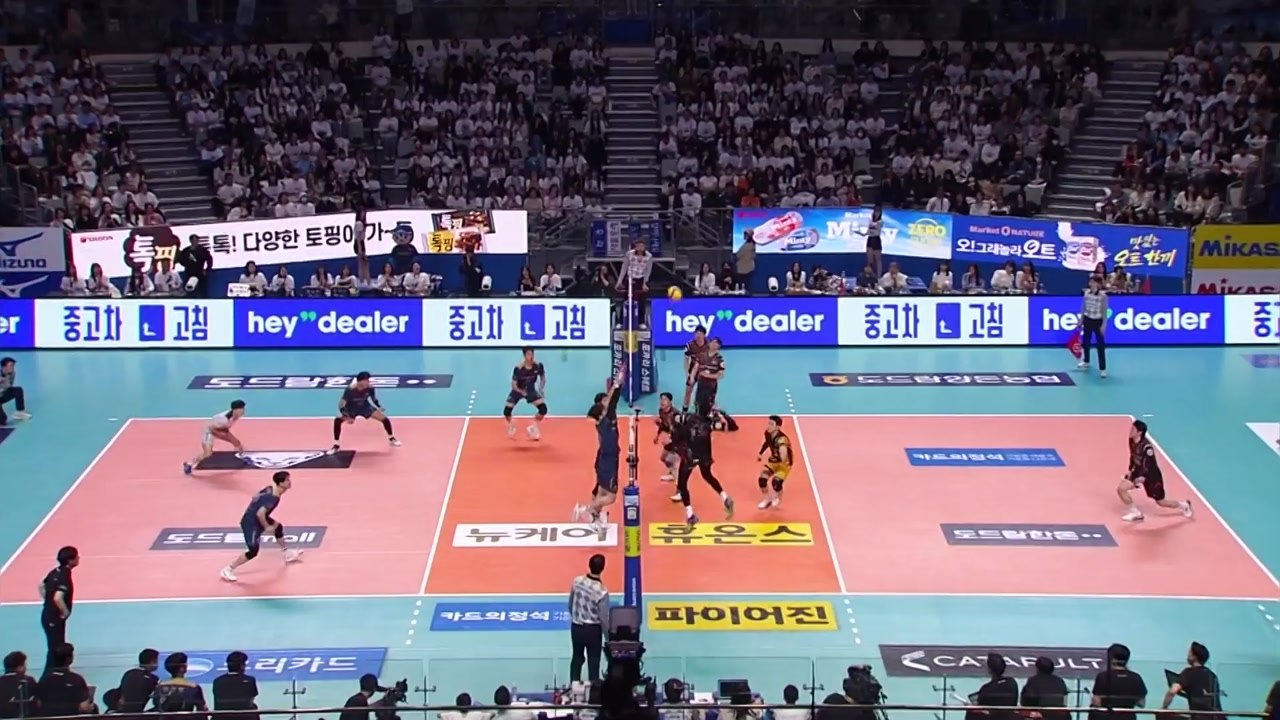 OK금융그룹, 우리카드 꺾고 플레이오프 1차전 승리 / YTN