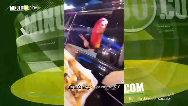 Team Karol G La Bichota se emocionó más por la comida que por rosas