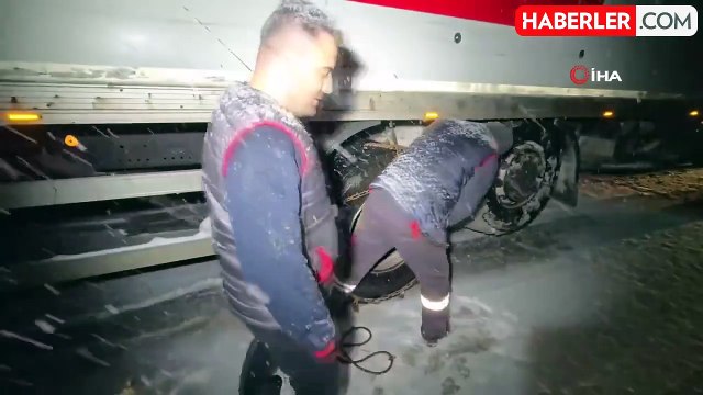 Çamlıbel Geçidi'nde kar yağışı etkili oldu, sürücüler zor anlar yaşadı