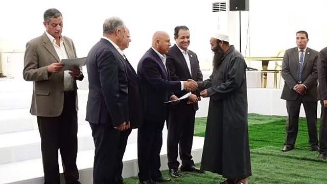 وزير النقل يسلم عقود 109 وحدات سكنية لمتضرري القطار الكهربائي السريع