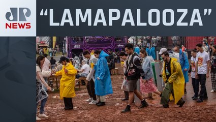 Chuva deixa muita lama em segundo dia do festival Lollapalooza em SP