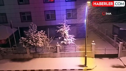 Erciş'te Mart ayında kar yağışı