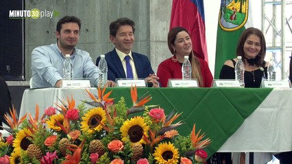 23-10-18 Gobernador de Antioquia recibio distincion por su compromiso con la ninez