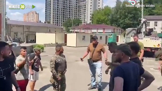 soldados ucranianos dan trato racista a soldados colombianos