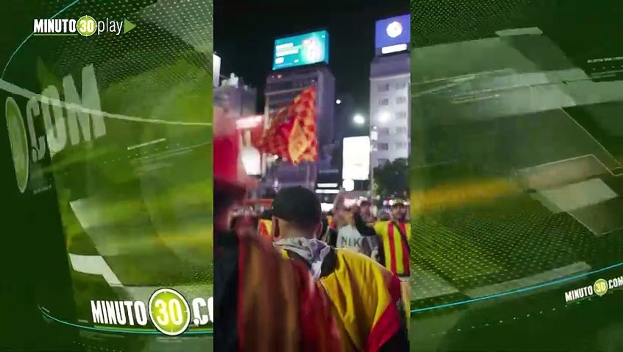 Fiesta Matecaña en Argentina Hinchas del Pereira hicieron gran banderazo en el Obelisco
