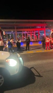 Por no chocar, Mi Macro frena y resultan siete lesionados