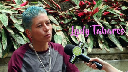 01-07-17-cx-esto-hace-ahora-lady-tabares-vendedora-de-rosas