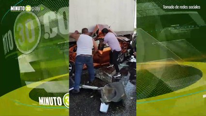 Salió ileso de auto destrozado en accidente en Tabasco