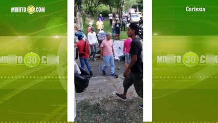 manes en moto estaban robando y la policía los persiguió y ellos chocaron contra otra moto