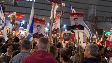 محتجون إسرائيليون يطالبون باستقالة الحكومة وإبرام صفقة تبادل