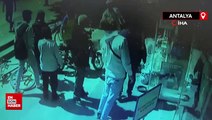 Antalya'da çocuk, elektrikli bisikletle birlikte vitrinden içeri girdi