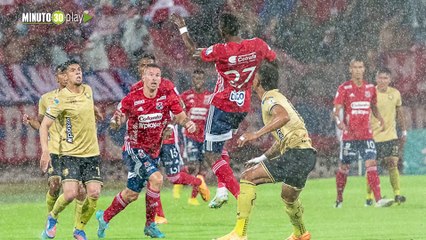 Remojado triunfo del poderoso baja del cielo a las Aguilas Doradas