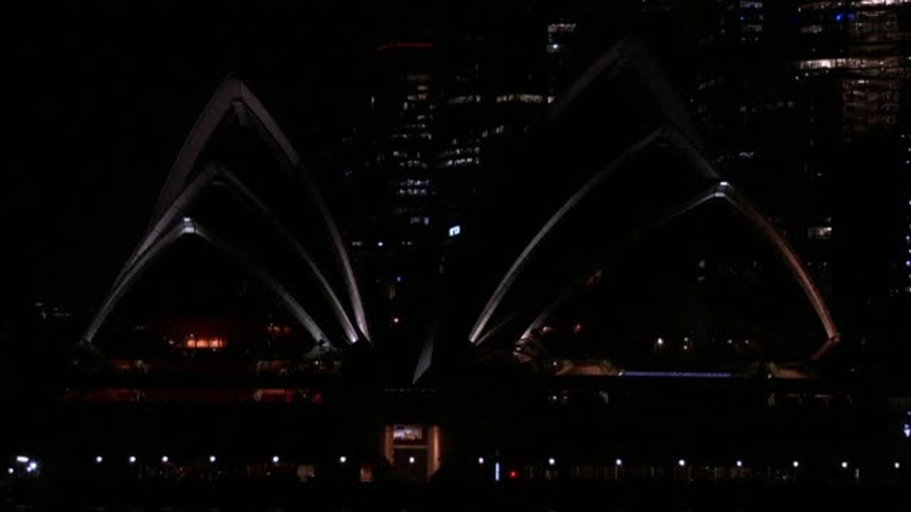 Los monumentos más emblemáticos del mundo se ap...