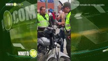 Invadió carril del MÍO y golpeó a los policías que lo abordaron