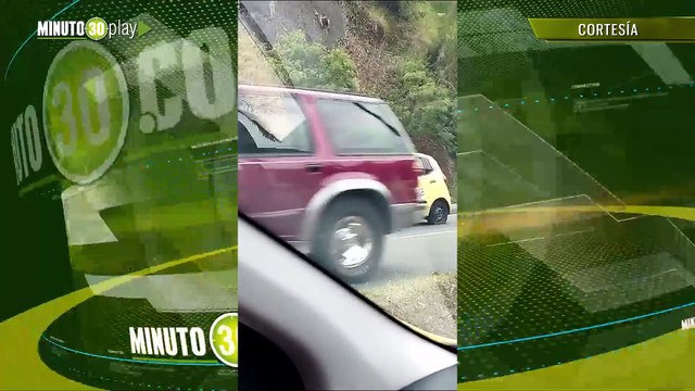 Por hambríaos se les advirtió Taxistas le rompen los vidrios a sus compañeros y dicen esto no es charlando