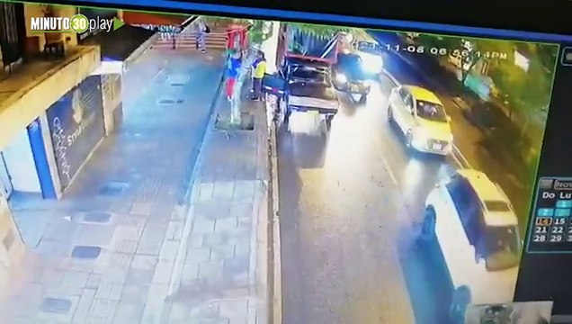 El momento exacto en el que es asesinado el joven que estaría cometiendo un atraco cerca al Parque Belén