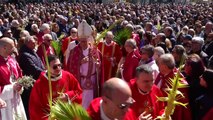 La benedizione delle Palme a Messina, mons. Accolla da piazza Duomo: 