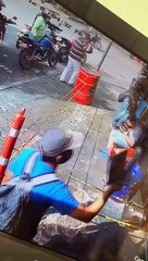 16-05 Lo iban a robar pero los ladrones lo reconocieron y terminaron abrazandose