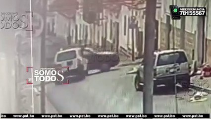 AMBULANCIA COLISIONA CON UNA PATRULLA EN SUCRE