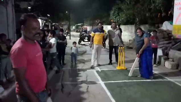 Two day cricket competition on Holi, 16 teams took part