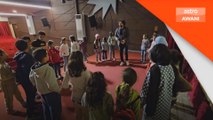 Kanak-kanak Lubnan dihiburkan persembahan teater bergerak