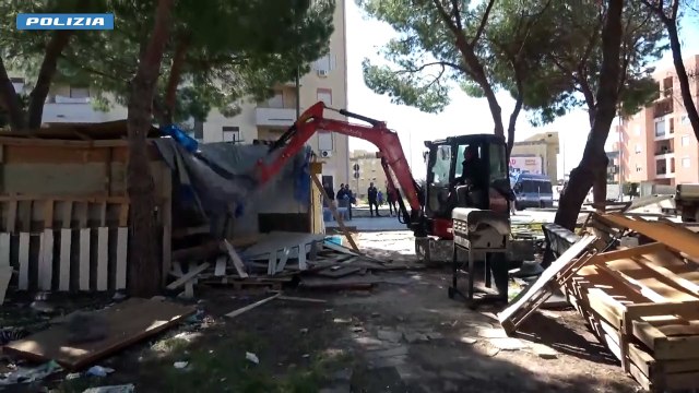 Siracusa, abbattute con le ruspe le baracche abusive vicino alle zone di edilizia popolare