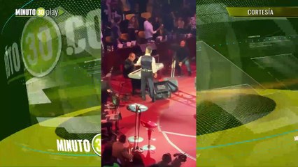 Polémica por imágenes de Alejandro Fernández canta