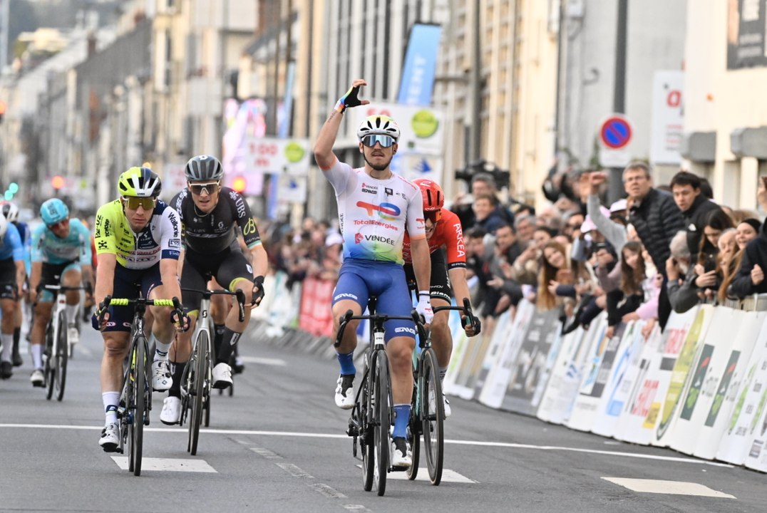 La Roue Tourangelle 2024 - Jason Tesson vainqueur à Tours de La Roue Tourangelle... après le chaos et les chutes !