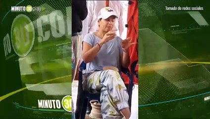 Verónica Alcocer se chupa con entusiasmo unos huesos de chivo y las redes enloquecen en comentarios