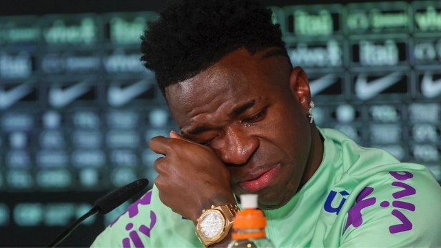 Vinícius broke down in tears during a press conference ️