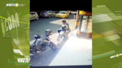 Vio un casco en una calle de Enciso y se enamoró de él, disimuló un buen rato hasta que se lo llevó