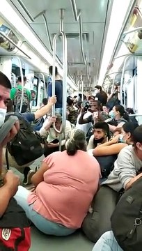 2Momento de pánico en el Metro de Medellín, pasajeros hasta rompieron vidrios para salir