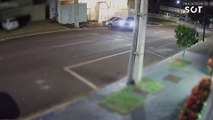 Motorista foge após colidir com carro estacionado no centro de Cascavel