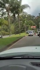 Conductor perdio el control de una buseta en la Avenida Las Palmas