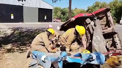 Bomberos voluntarios realizaron practica de rescate vehicular en Valle Viejo