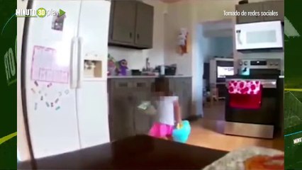 Niña interactuando con supuesto fantasma