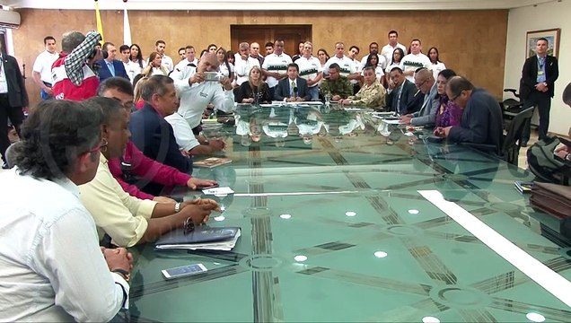 04-07-17-lo-que-pasa-en-este-pais-puede-ser-un-dilema-entre-santos-y-uribe-luis-perez