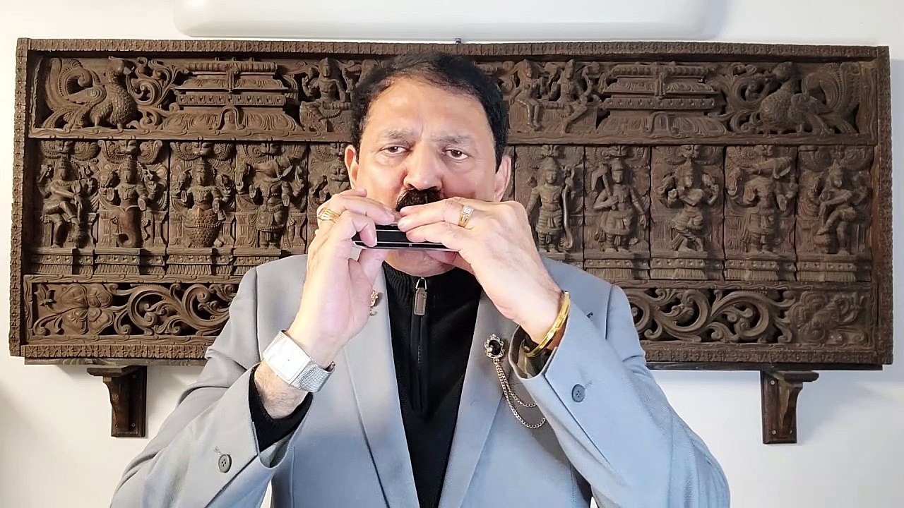 Patta Patta Boota Boota - Film Ek Nazar 1972 on Harmonica Live Performance by Mukund KAmdar