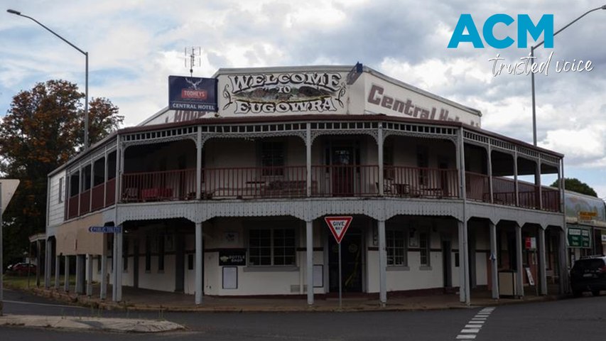The owner of The Central Hotel in Eugowra has appealed to the prime minister to help rebuild. The pub was once the heart of the NSW town but closed after a major flood in 2022. Video via AAP.