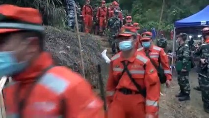 Aparece la caja negra del avión chino accidentado