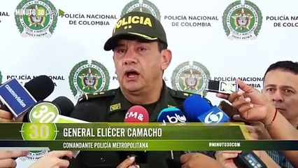 ¡Se le puede ir hondo! Al motociclista que cogió a golpes con su casco a un guarda de tránsito en Plaza Mayor