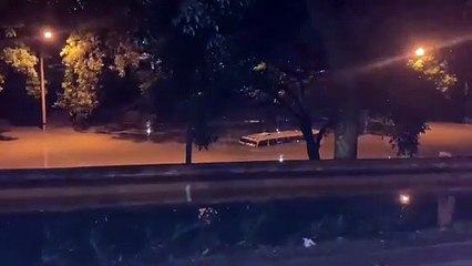 4 VIDEO Bomberos de Medellín, atienden a esta hora diferentes emergencias por las lluvias en la ciudad.