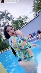 'Tenía pena': 'Juanchi' tras lucir un traje de baño de dos piezas