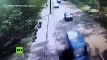 Un árbol cae sobre coches en San Petersburgo y hiere a cuatro personas
