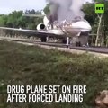 Avión de un cártel de drogas se incendió después de ser obligado a aterrizar en México.