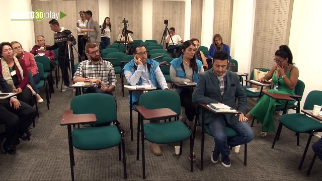 28-05-19 Cirujanos no certificados buscan clientes afuera de las discotecas en Medellín