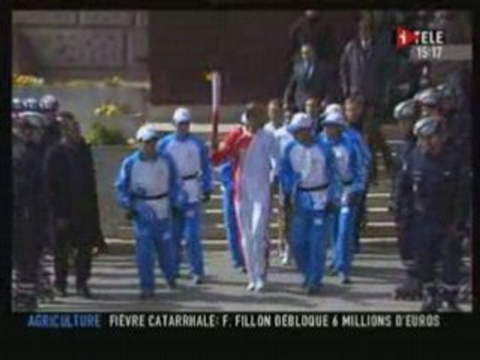 Flamme olympique Paris Eteinte 2 fois bagarres