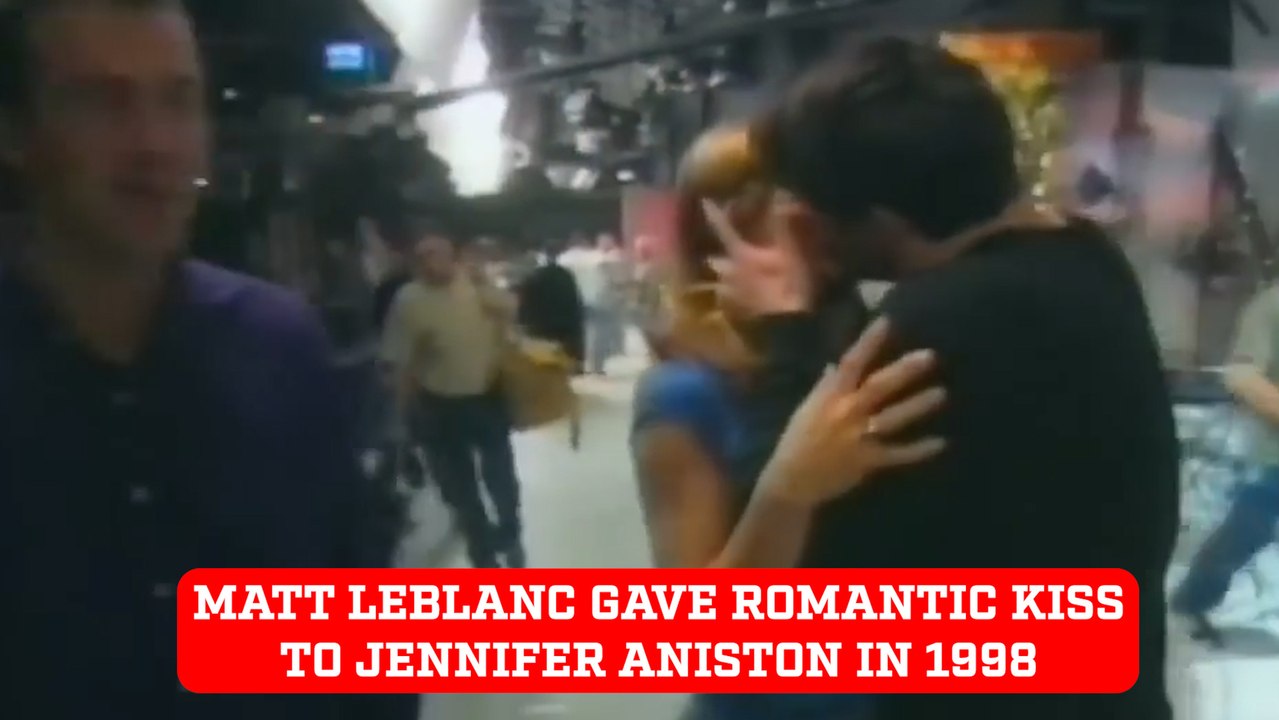 Matt LeBlanc gave a romantic kiss to Jennifer Aniston in 1998